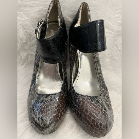 Womens’s Faux Snakeskin Size 9 Heel - Picture 2 of 8
